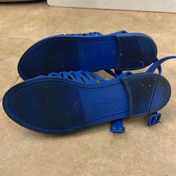 Givenchy royal blue rubber sandals size 36 - Picture 5 of 6